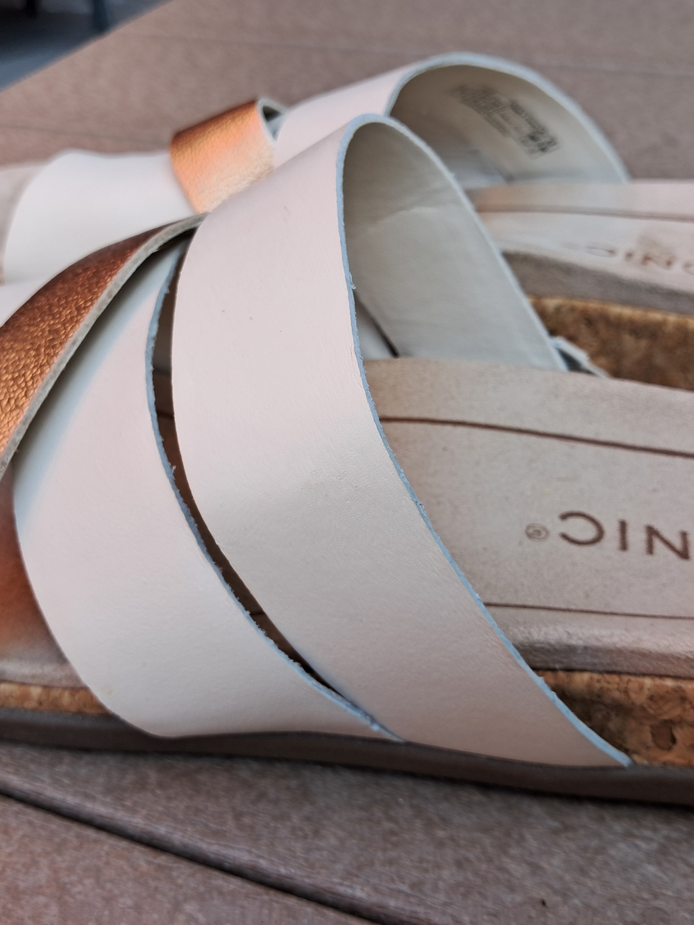 Vionic White Cream And Gold Women’s Sandals - Picture 5 of 9